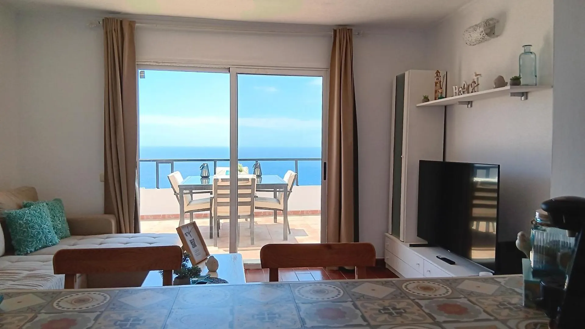 Maravillosas vistas al Atlántico Tabaiba España